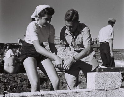 Settlers start building the first concrete block     house at Kibbutz Dovrat, 1946 (Kluger Zoltan, Government Press Office. CC BY-NC-SA     2.0).